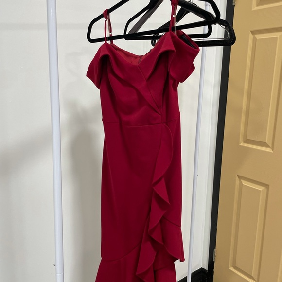 Le Chateau Red Formal Dress - Picture 3 of 3